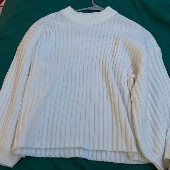 white sweater - Picture 1 of 1